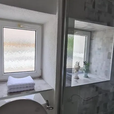 06 Apartment